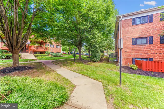 $2,500 | 2702 Dartmouth Road, Unit 7, Alexandria, VA 22314