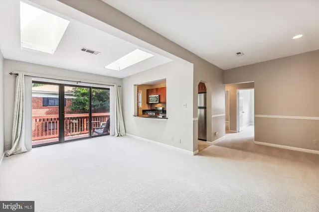 $2,500 | 2702 Dartmouth Road, Unit 7, Alexandria, VA 22314