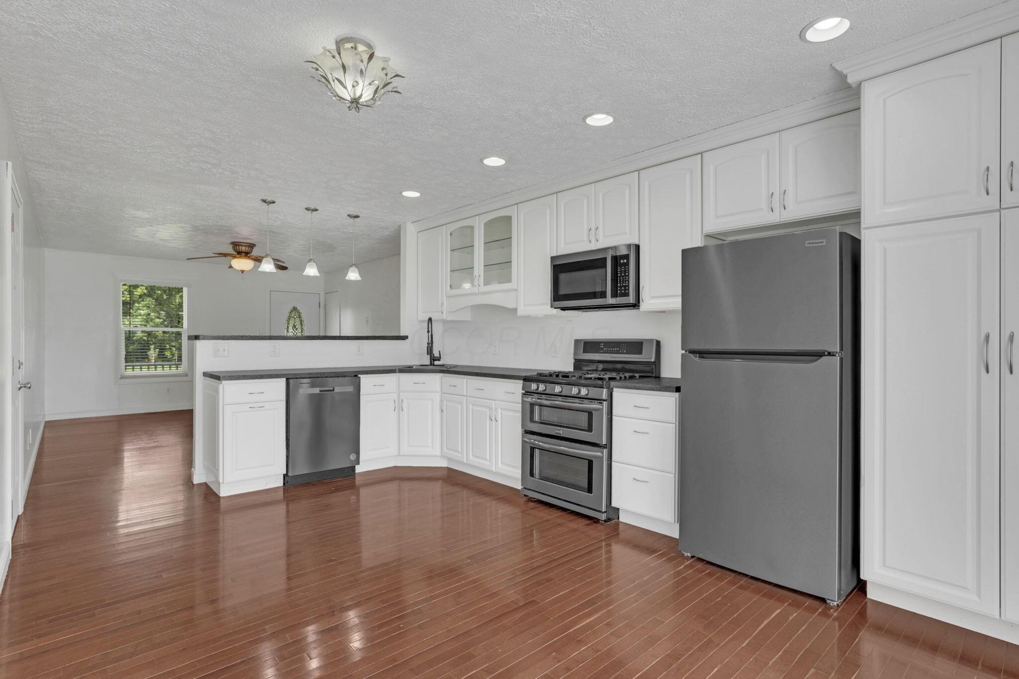 96 Cadillac Road Southwest Pataskala, OH 43062 - Photo 8 of 28 19-web-or-mls-0V3A8809