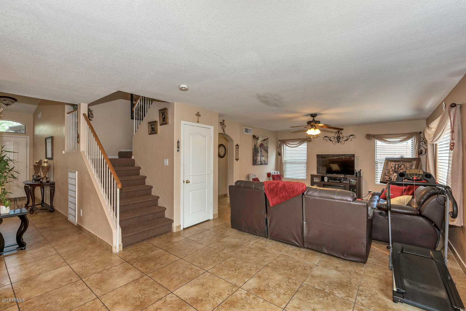 28615 North Nobel Road Phoenix, AZ 85085 - Photo 8 of 27 a view of a livingroom with furniture and an entryway