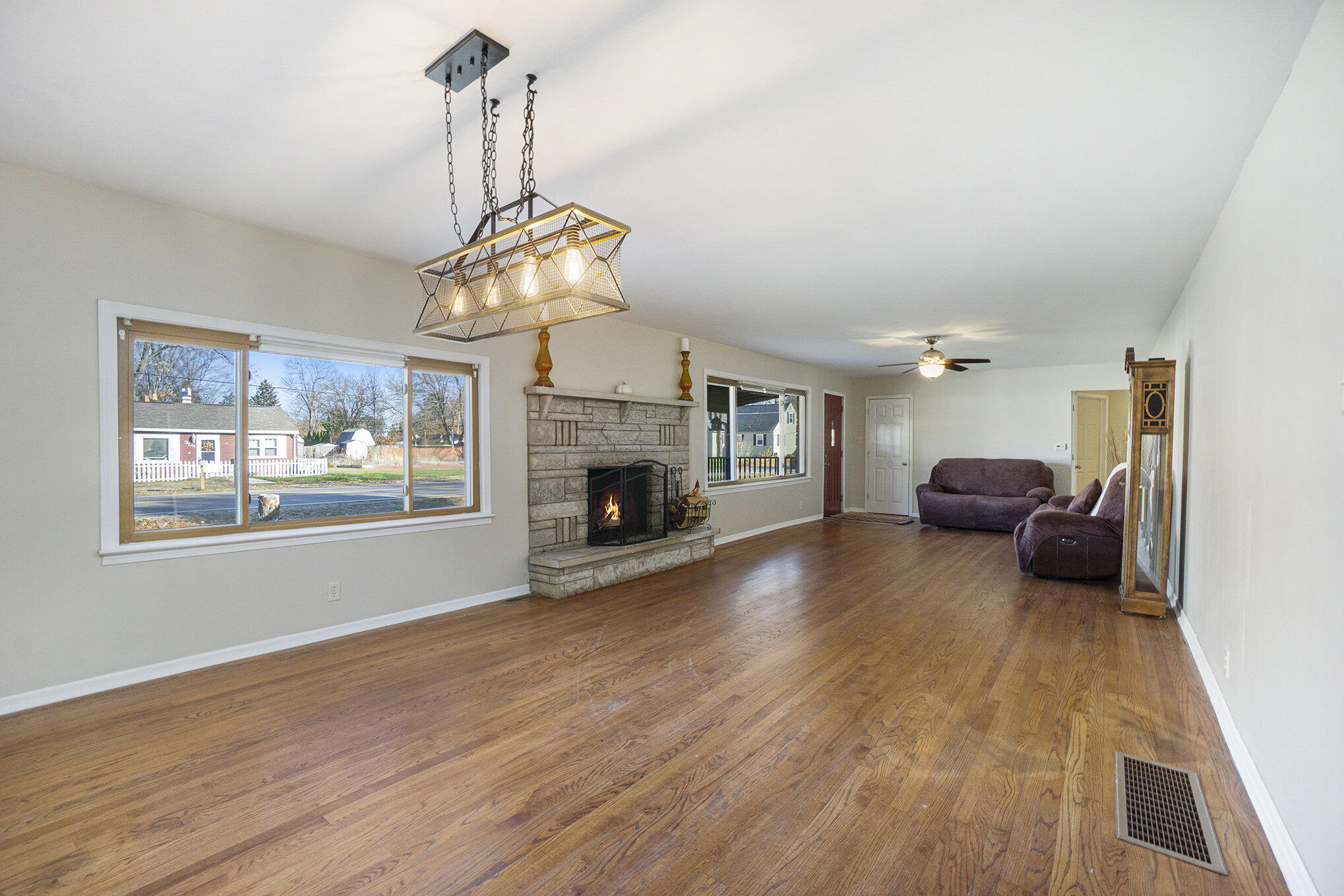 307 Pine Street Decatur, MI 49045 - Photo 4 of 20 Living