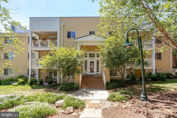 $2,950 | 4141 South Four Mile Run Drive, Unit 203, Arlington, VA 22204
