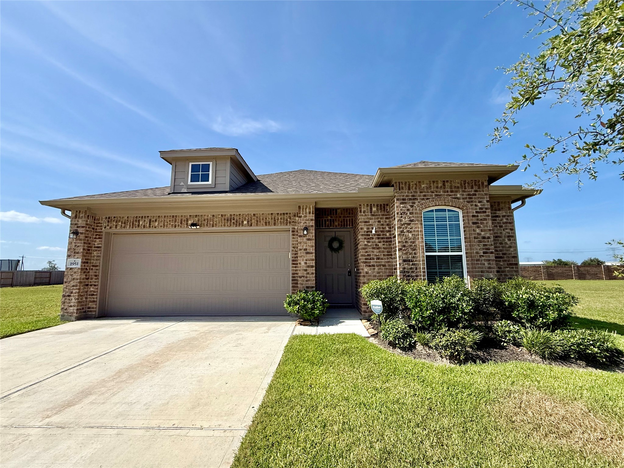 1951 Middle Pass Lane Angleton, TX 77515 - Photo 3 of 44 Gallery Image 3