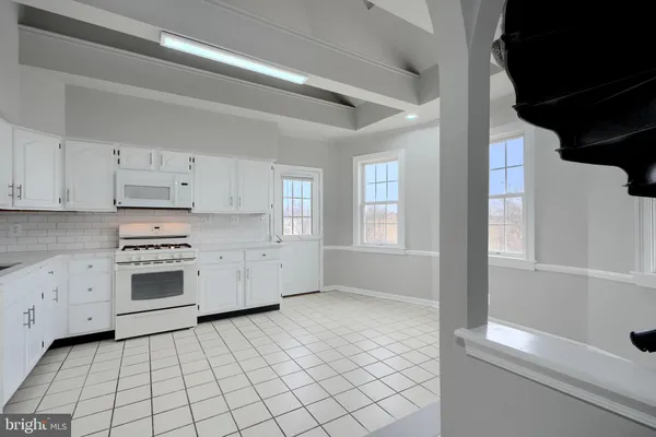 $2,300 | 1727 Magnolia Avenue, Baltimore, MD 21227