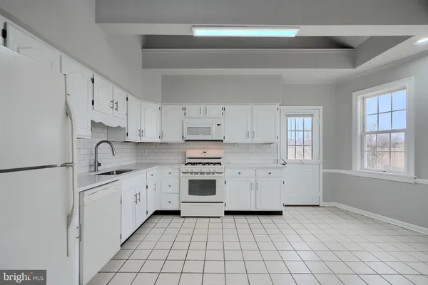 $2,300 | 1727 Magnolia Avenue, Baltimore, MD 21227