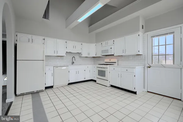 $2,300 | 1727 Magnolia Avenue, Baltimore, MD 21227