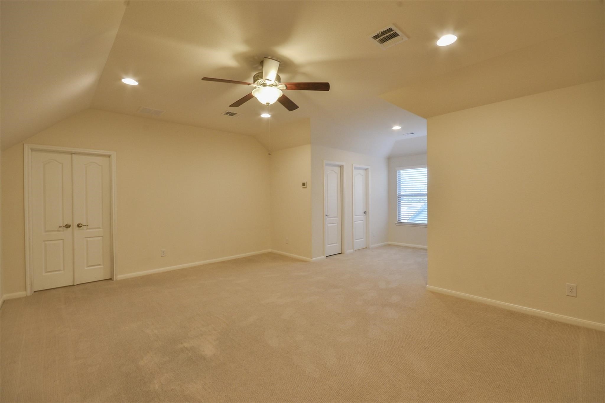 3643 Cottage Pines Lane Spring, TX 77386 - Photo 28 of 33 an empty room with a ceiling fan and a window