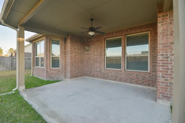 a view of livingroom with an entryway