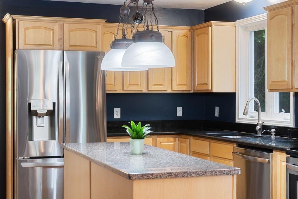 88 Whitins Road Sutton, MA 01590 - Photo 3 of 23