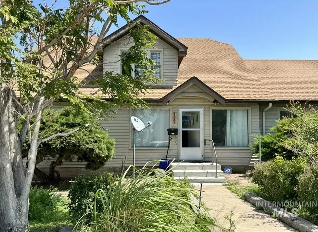 $300,000 | 120 9th Avenue North, Buhl, ID 83316