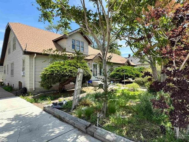 $300,000 | 120 9th Avenue North, Buhl, ID 83316