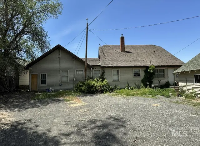 $300,000 | 120 9th Avenue North, Buhl, ID 83316
