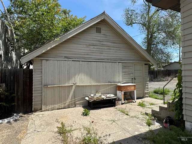 $300,000 | 120 9th Avenue North, Buhl, ID 83316