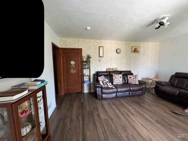 $300,000 | 120 9th Avenue North, Buhl, ID 83316