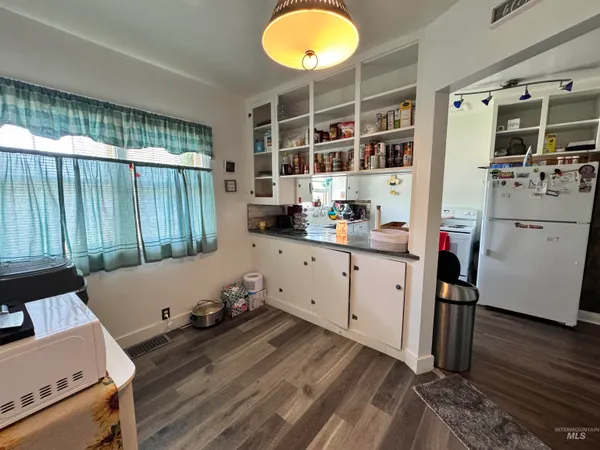 $300,000 | 120 9th Avenue North, Buhl, ID 83316