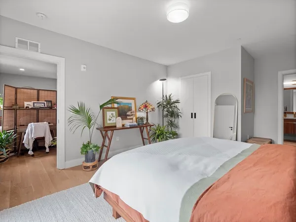 $4,200 | 9 Central Street, Unit 204, Somerville, MA 02143