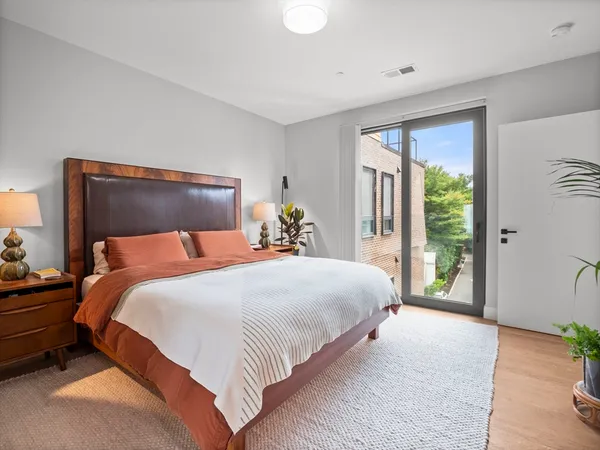 $4,200 | 9 Central Street, Unit 204, Somerville, MA 02143