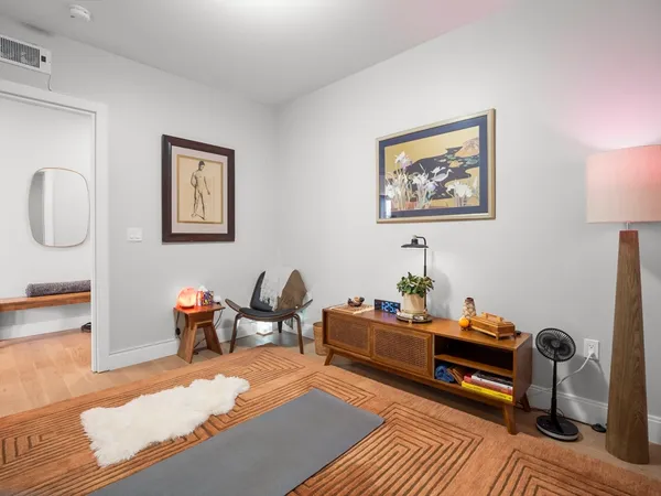 $4,200 | 9 Central Street, Unit 204, Somerville, MA 02143