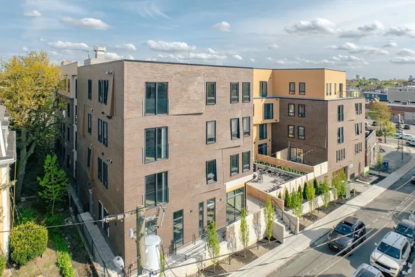 $4,200 | 9 Central Street, Unit 204, Somerville, MA 02143