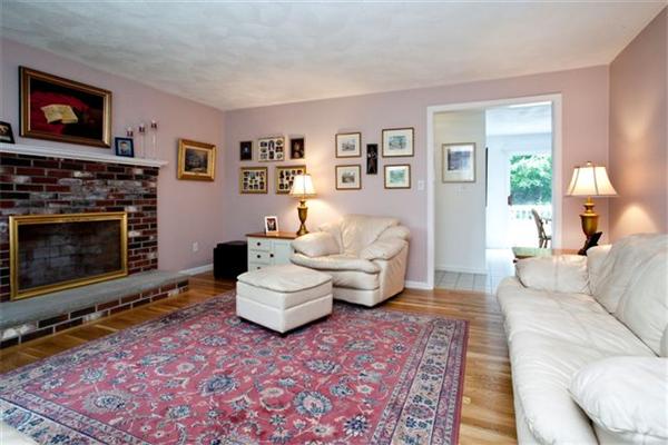 48 Raffaele Drive Waltham, MA 02452 - Photo 4 of 27 Gallery Image 4