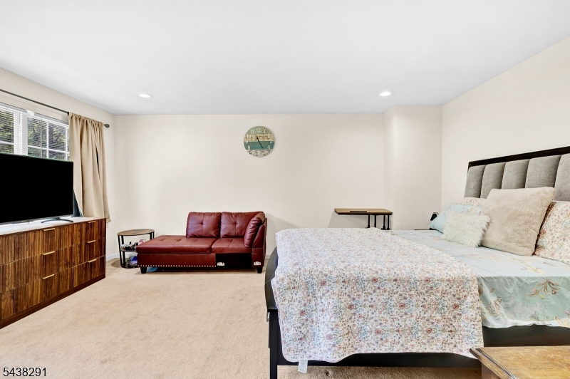 810 Plymouth Road North Brunswick, NJ 08902 - Photo 32 of 46