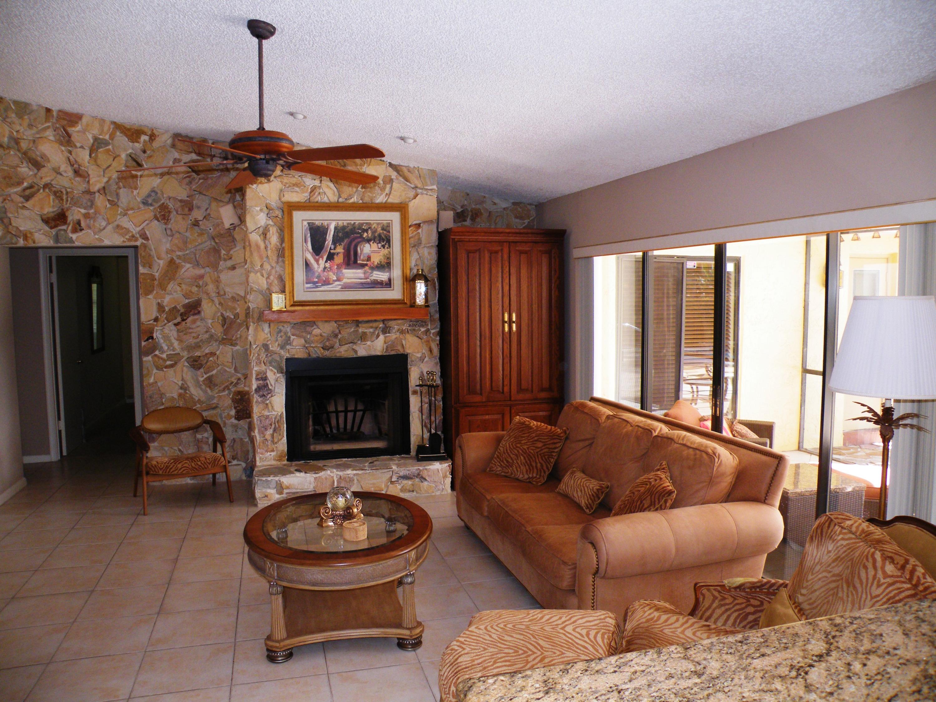 17621 Woodview Terrace Boca Raton, FL 33487 - Photo 4 of 15 099