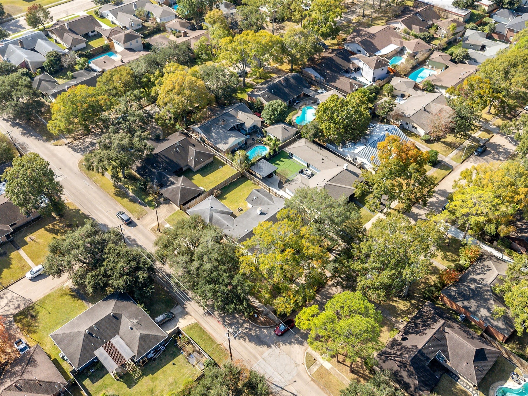 5603 Grape Street Houston, TX 77096 - Photo 37 of 40 an aerial view of residential house with swimming pool and lawn chairs