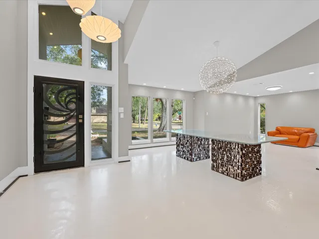 a view of livingroom with furniture