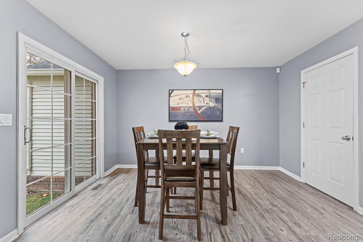 49091 Hawksburry Road Canton, MI 48188 - Photo 12 of 37 Dining Room
