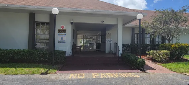 $359,900 | 5550 Lakewood Circle East, Unit A, Margate, FL 33063