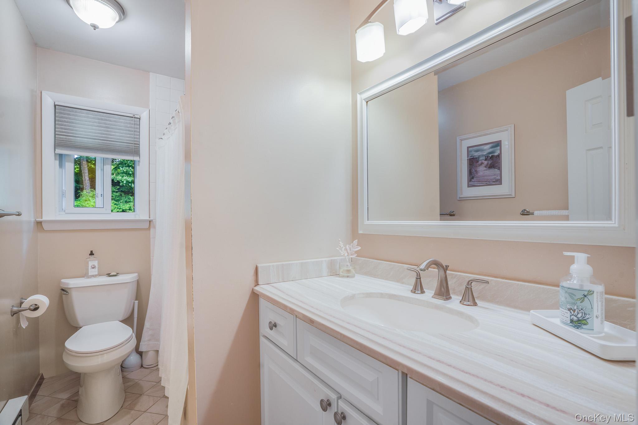 5 Gardineer Road Putnam Valley, NY 10579 - Photo 18 of 32 Hall Bathroom