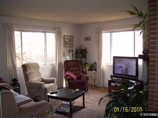 1340 Alturas Avenue Reno, NV 89503 - Photo 3 of 7 a living room with furniture and a flat screen tv