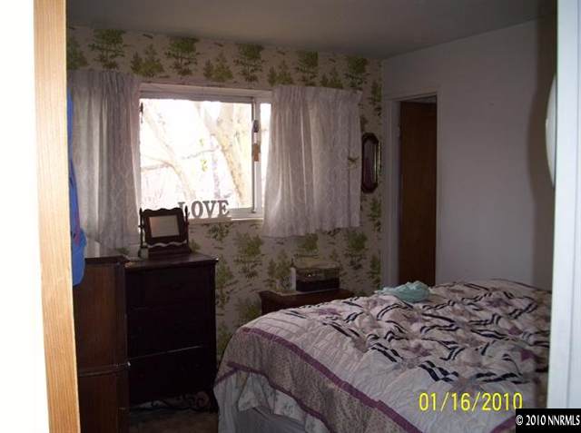 1340 Alturas Avenue Reno, NV 89503 - Photo 5 of 7 a bedroom with a bed and a window