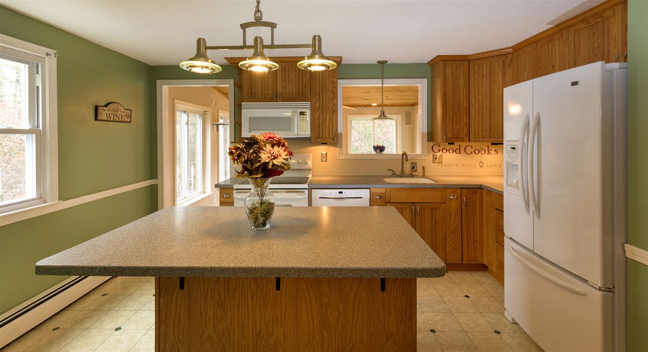 261 High Range Road Londonderry, NH 03053 - Photo 4 of 40
