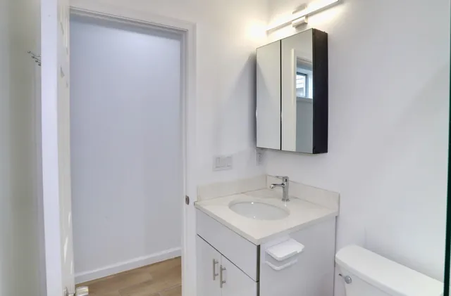 a picture of a bench in the back