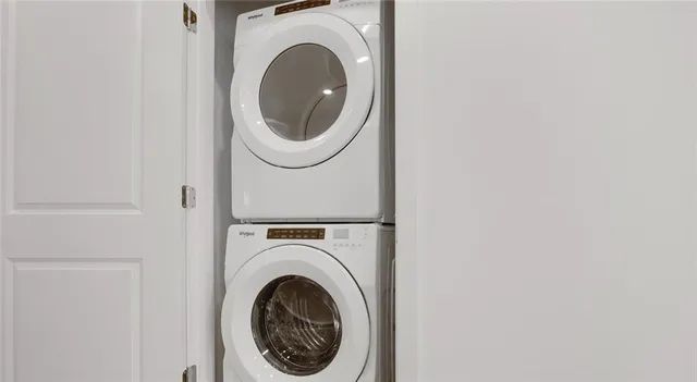 a close up view of a washer and dryer