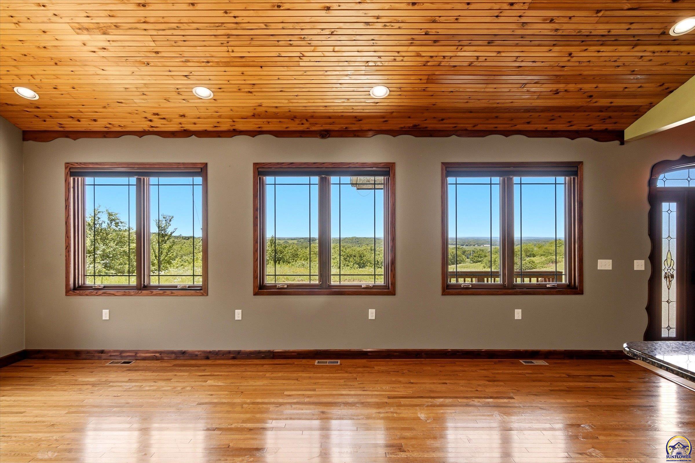 6010 Southwest Douglas Road Topeka, KS 66610 - Photo 7 of 25