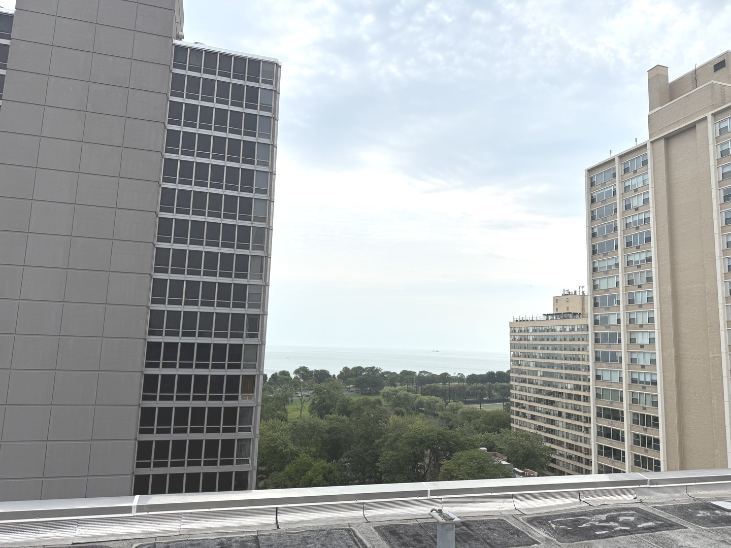 3033 North Sheridan Road, Unit 403 Chicago, IL 60657 - Photo 24 of 25 Gallery Image 24