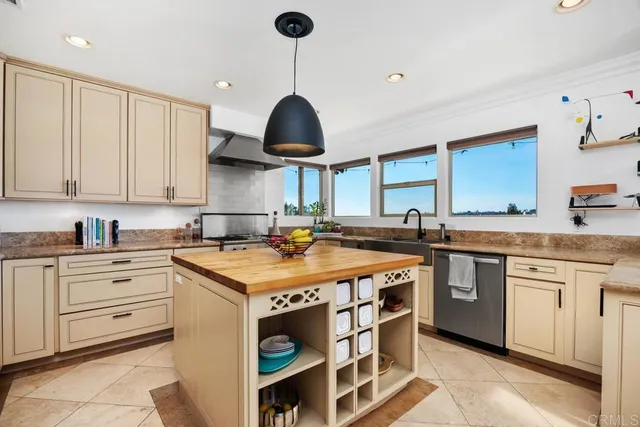 $1,590,000 | 2303 Snead Drive, Oceanside, CA 92056