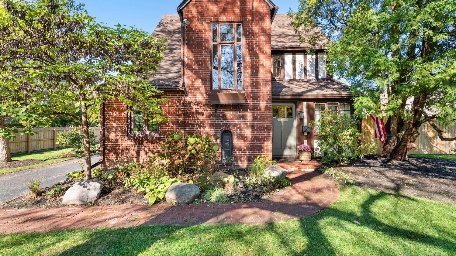 2460 Dover Road Columbus, OH 43209 - Photo 2 of 75 8. 2460 Dover Rd Columbus-8