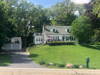 $995,000 | 1076 Shabbona Drive, Fontana, WI 53125