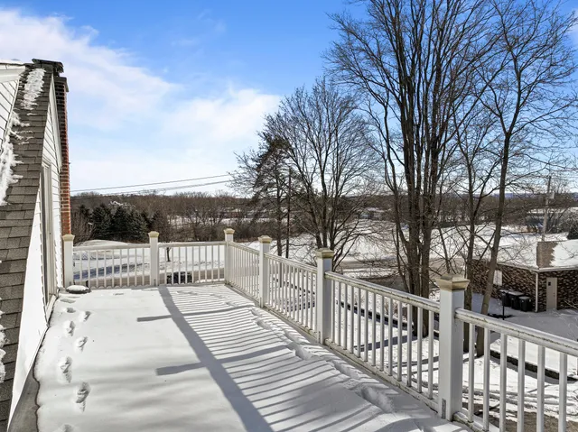 $995,000 | 1076 Shabbona Drive, Fontana, WI 53125