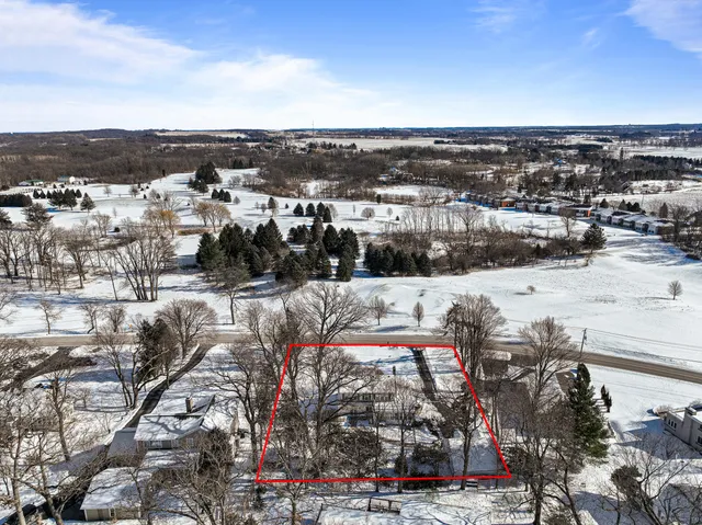 $995,000 | 1076 Shabbona Drive, Fontana, WI 53125
