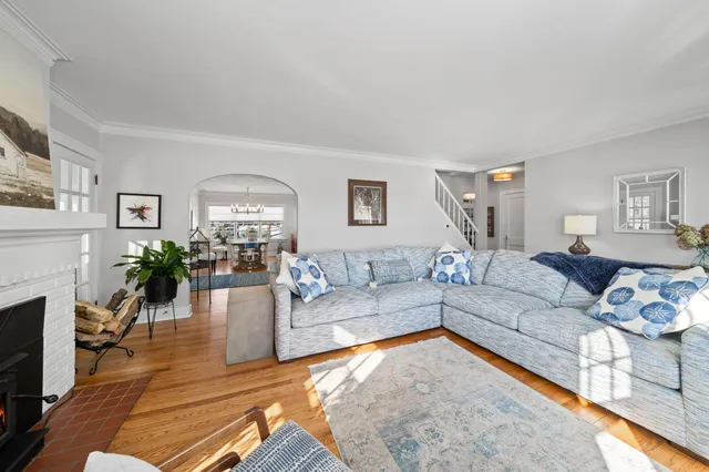 $995,000 | 1076 Shabbona Drive, Fontana, WI 53125