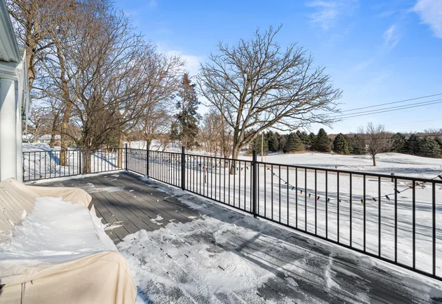 $995,000 | 1076 Shabbona Drive, Fontana, WI 53125