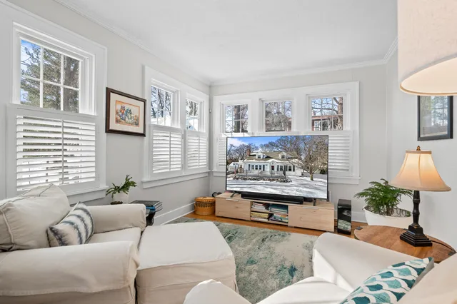 $995,000 | 1076 Shabbona Drive, Fontana, WI 53125