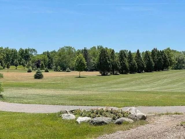 $995,000 | 1076 Shabbona Drive, Fontana, WI 53125