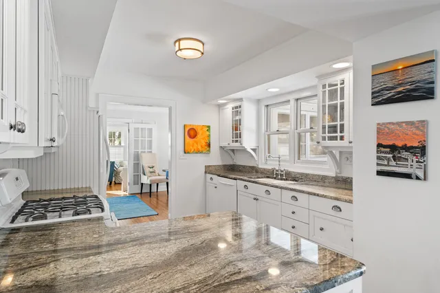 $995,000 | 1076 Shabbona Drive, Fontana, WI 53125