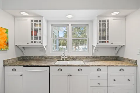 $995,000 | 1076 Shabbona Drive, Fontana, WI 53125