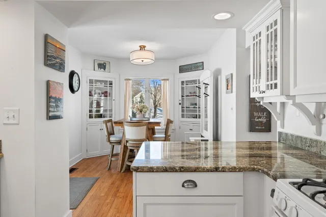 $995,000 | 1076 Shabbona Drive, Fontana, WI 53125